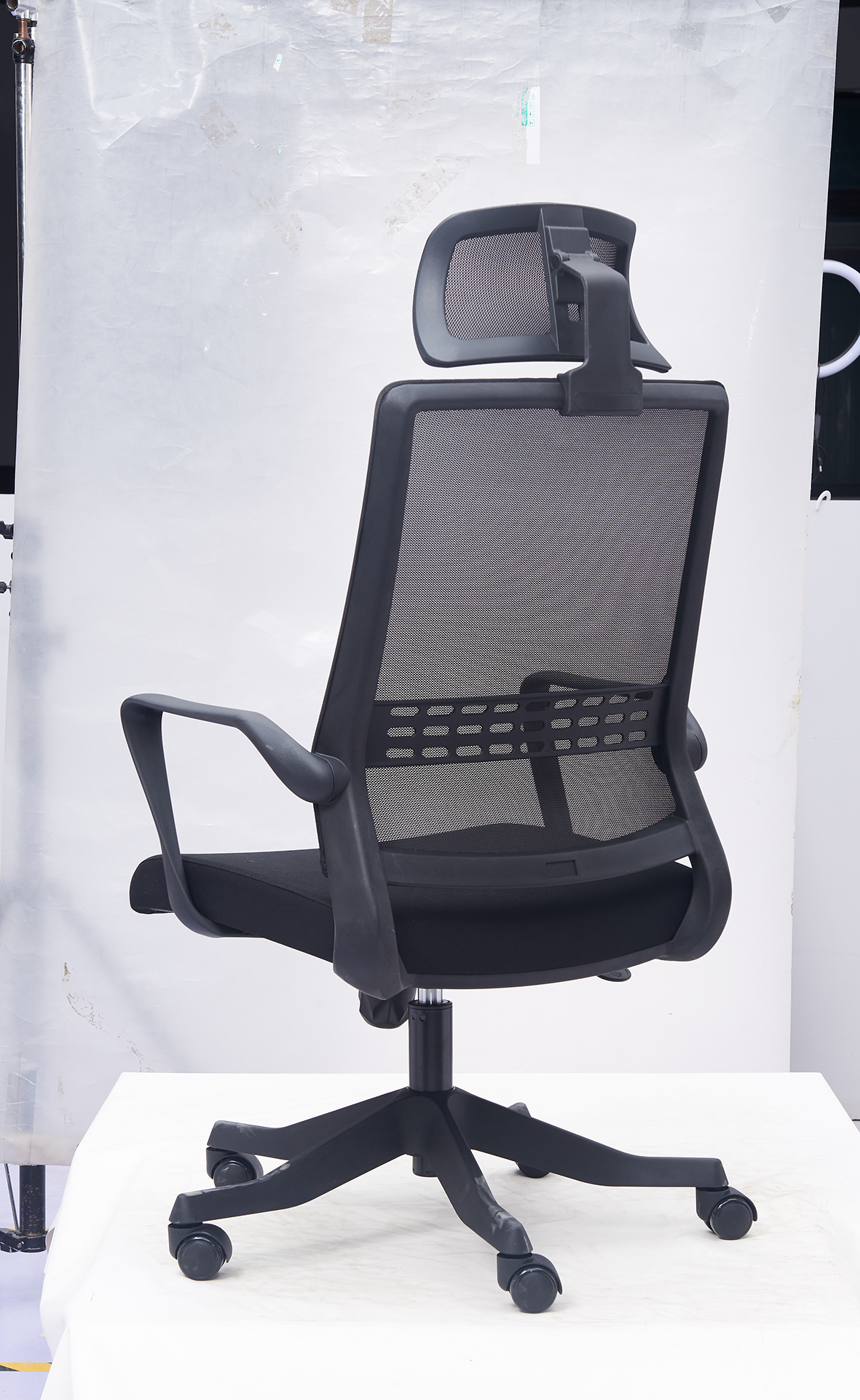 Ghế xoay văn phòng có tựa đầu BK A006D - Ảnh 3