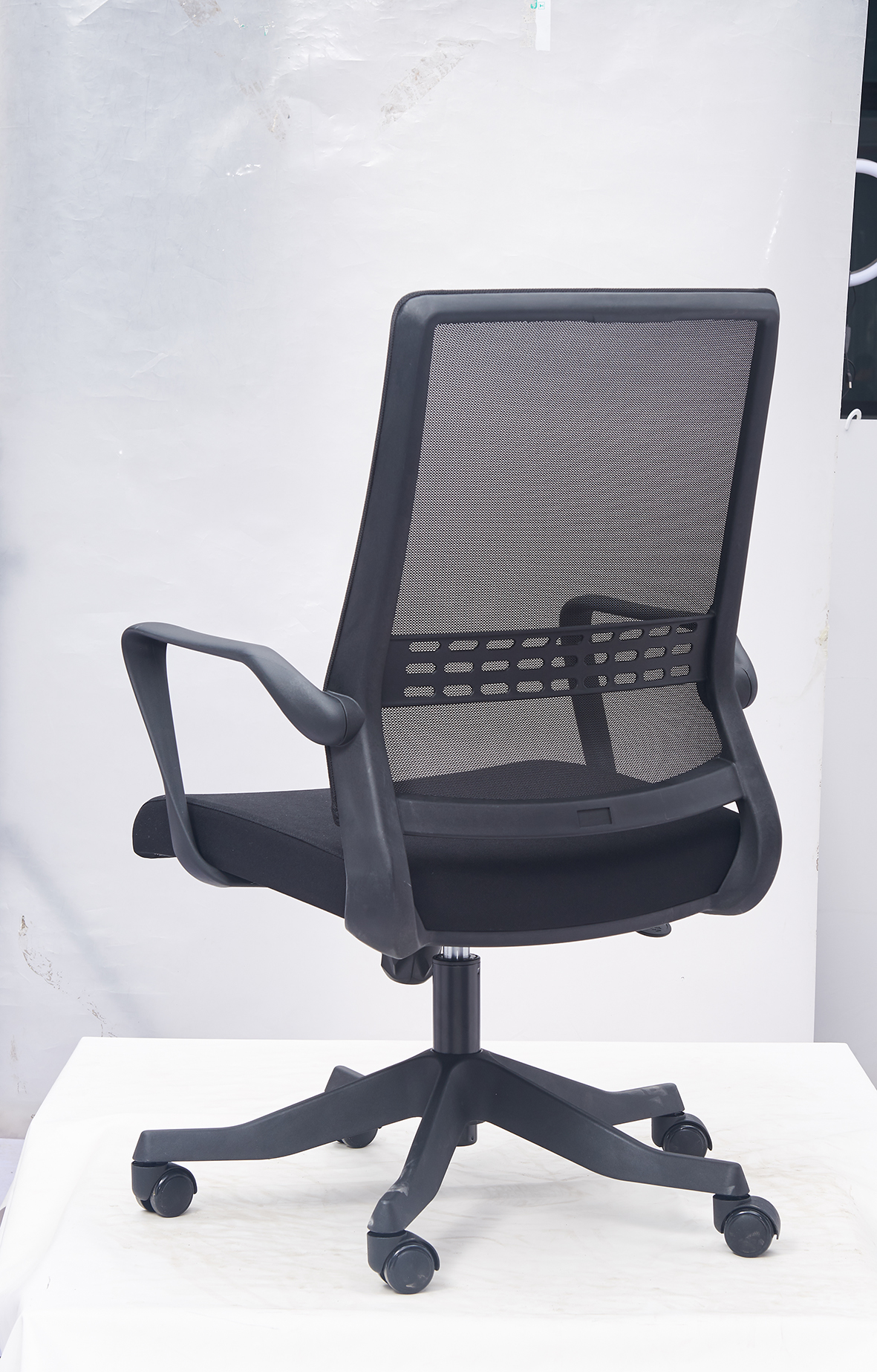 Ghế văn phòng lưng lưới BK B006D - Ảnh 4
